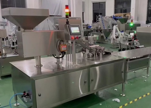 China Kunststoffrohr-pharmazeutische automatische Verpackungsmaschine-schäumende Tablet-Flasche fournisseur