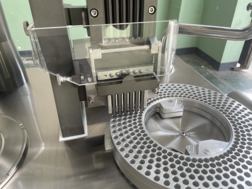 Halbautomatische Kapselfüllmaschine CGN-208 28000PCS/Stunde 2,12kw fournisseur