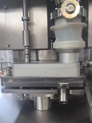 25mm Tablet Automatic Rotary Tablet Press Machine with 100kN Pressure and 40r/min Turret Speed fournisseur