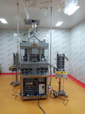 High Speed Rotary Tablet Press mit einer Kapazität von 355200 PCS/H, 20kN Vordruck und 37 Stationen für die pharmazeutische Produktion fournisseur