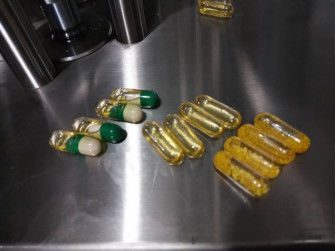 Volle automatische flüssige Öl-Kapsel-Füllmaschine für Vitamin, Fischöl fournisseur