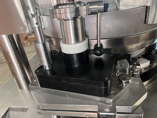 TIANHE Ergänzungsmittel Kautschukmittel Hochgeschwindigkeits-Tabletten-Komprimiermaschine für Kaplettenform fournisseur